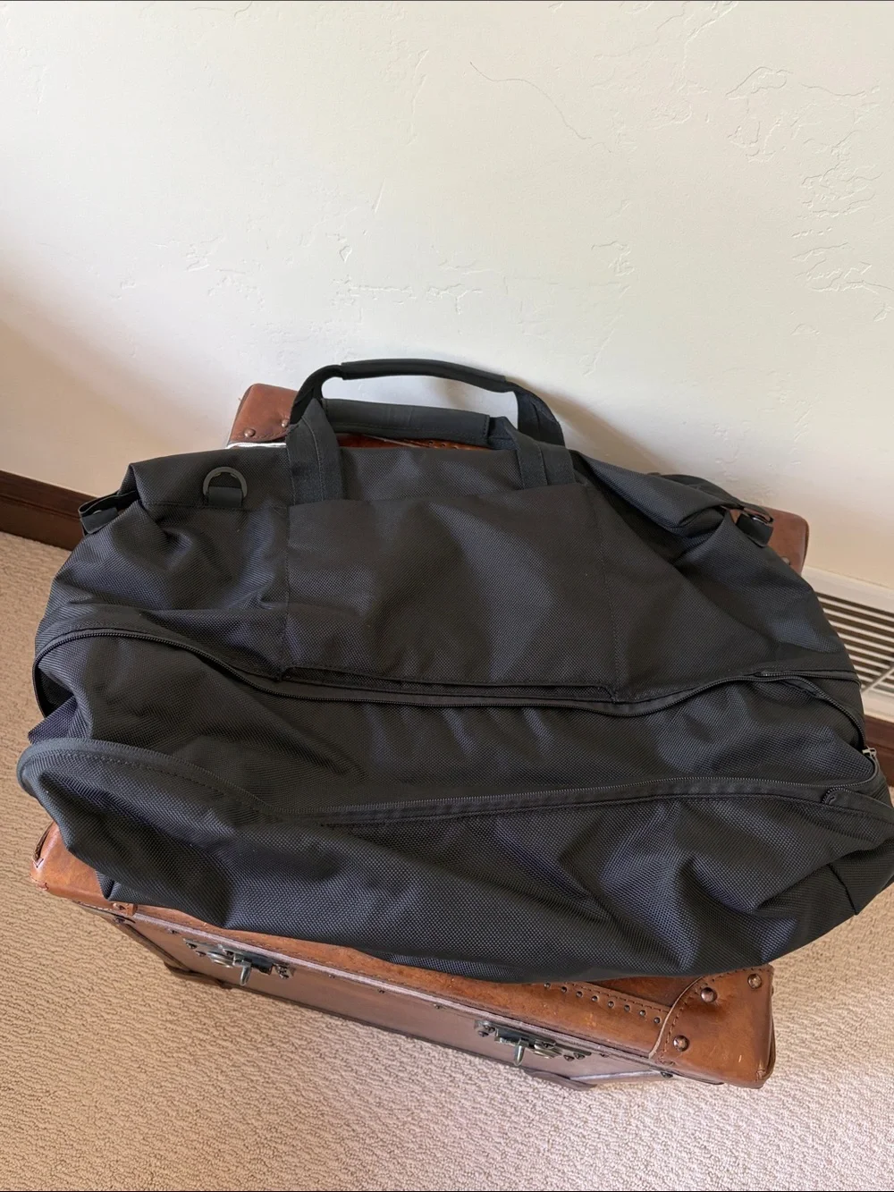 Victorinox Inspirato Pass Duffel Bag in Black